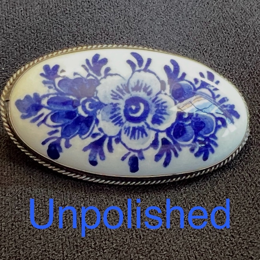 Delft Blue & White Floral Porcelain Oval Brooch with sterling silver accents - Picture 7 of 12